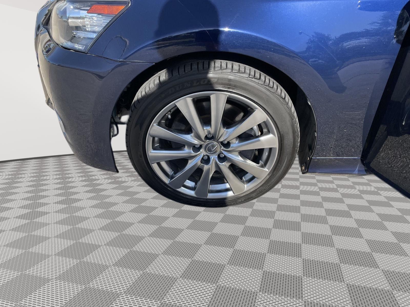 Vehicle photo 10