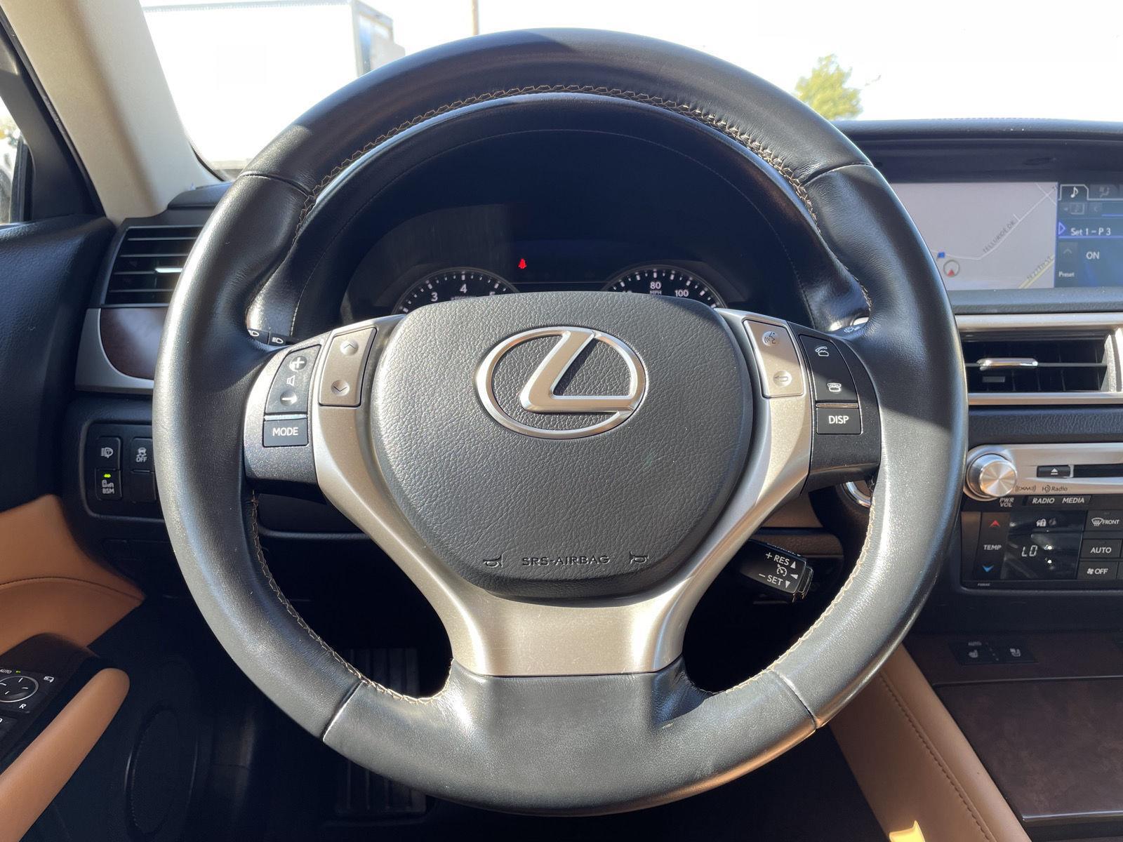 Vehicle photo 11