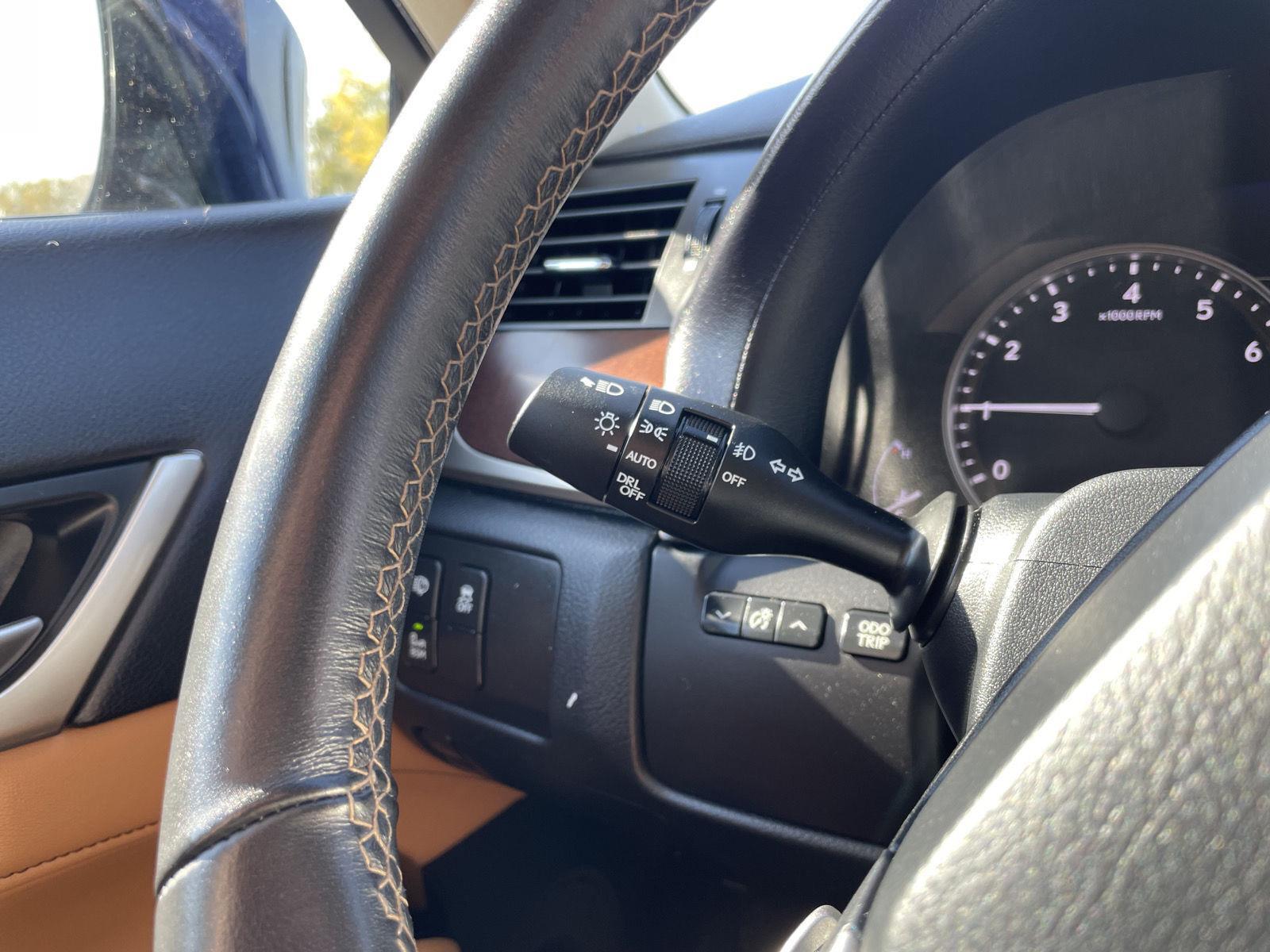 Vehicle photo 15