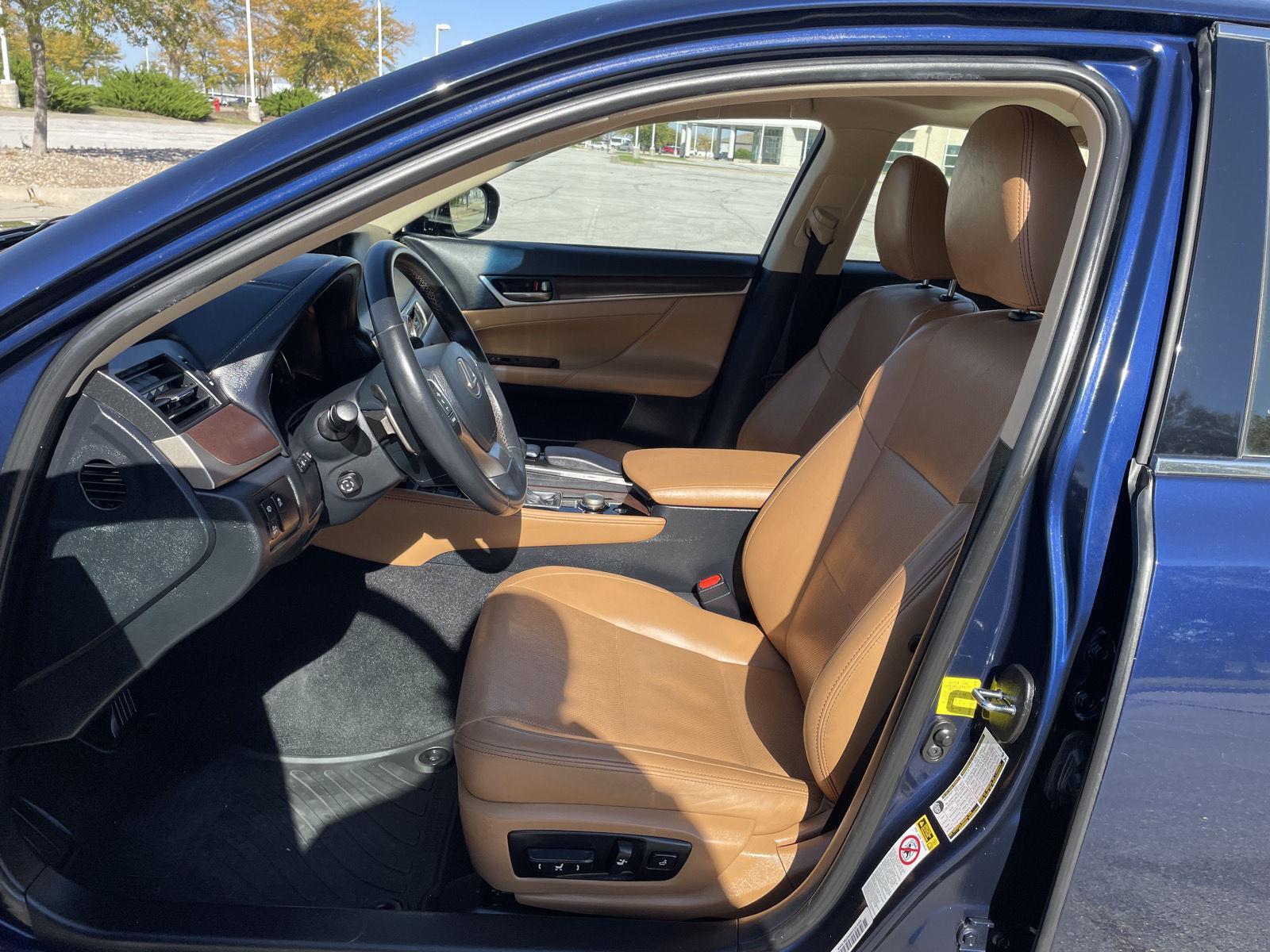 Vehicle photo 16