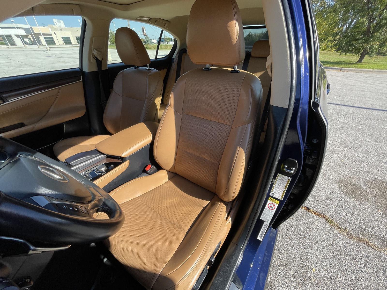 Vehicle photo 17