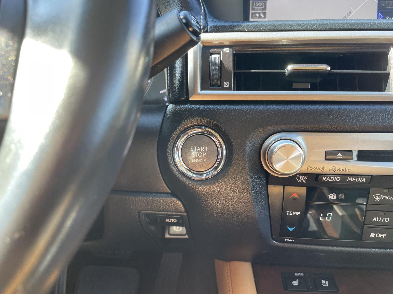Vehicle photo 24