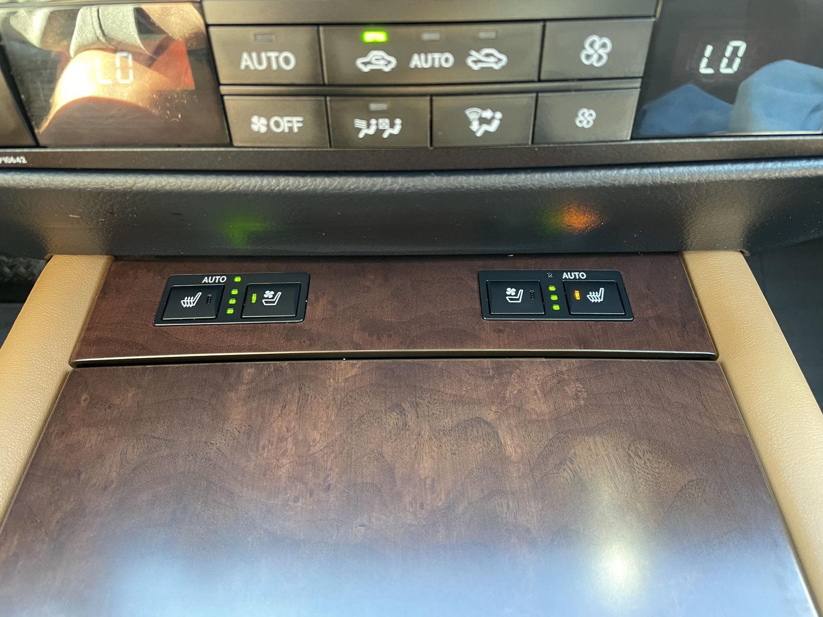 Vehicle photo 26