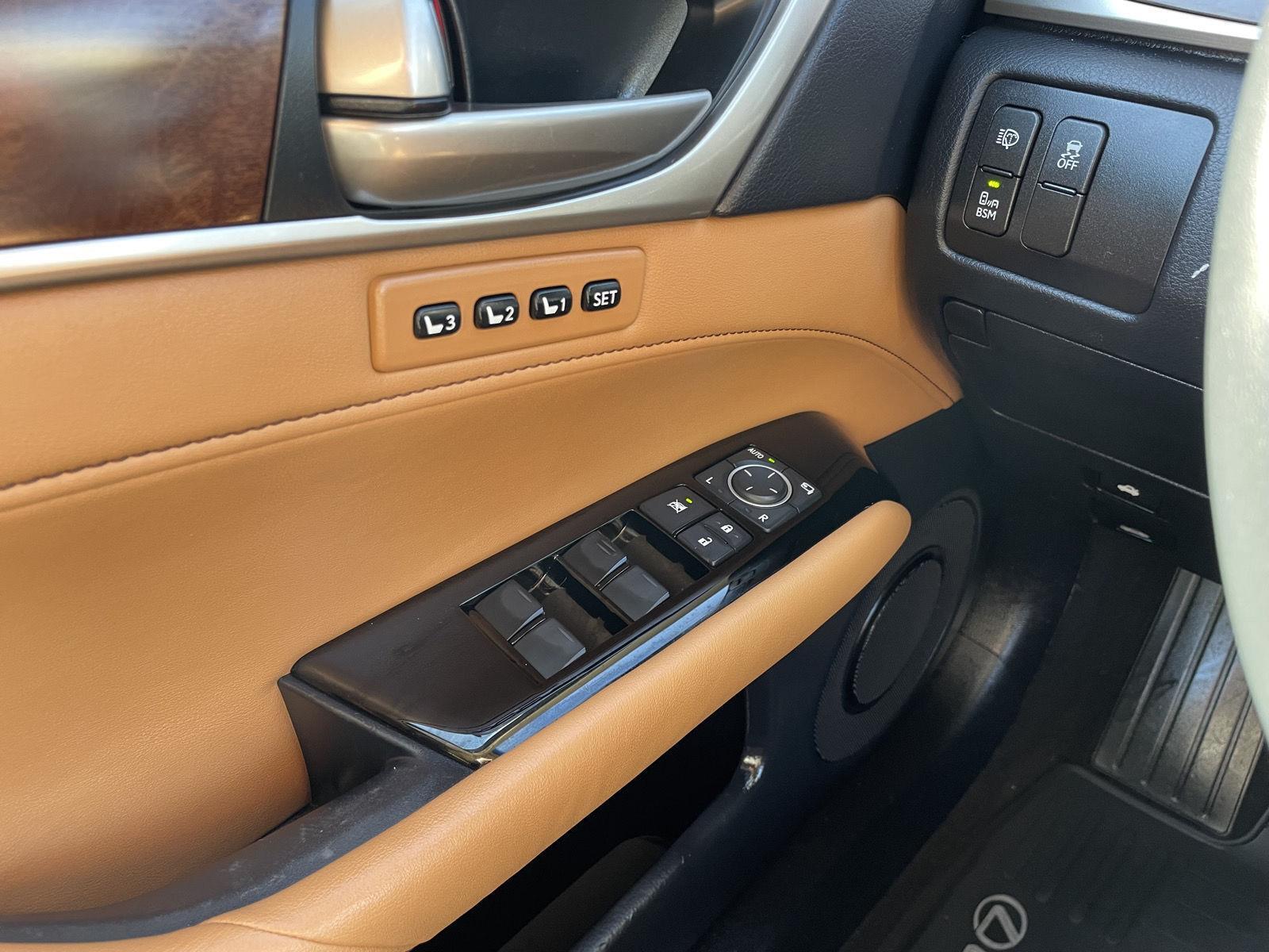 Vehicle photo 27