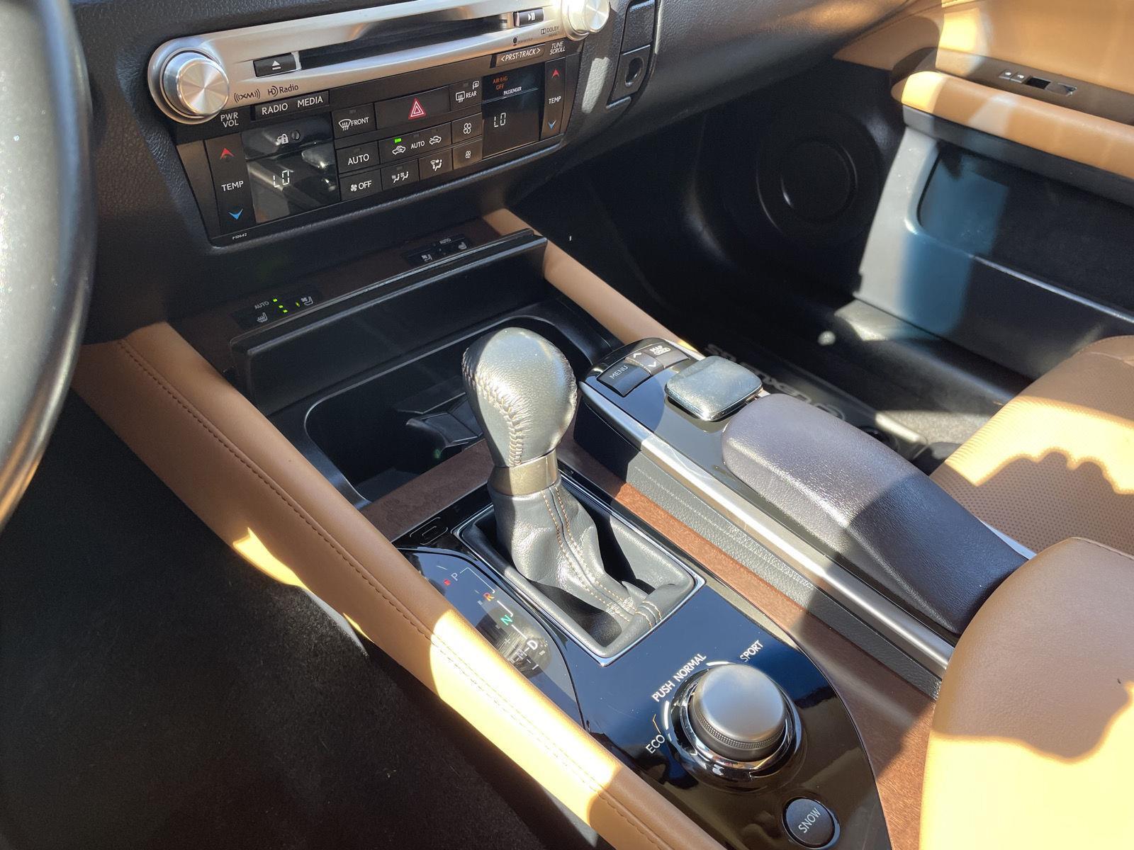 Vehicle photo 28