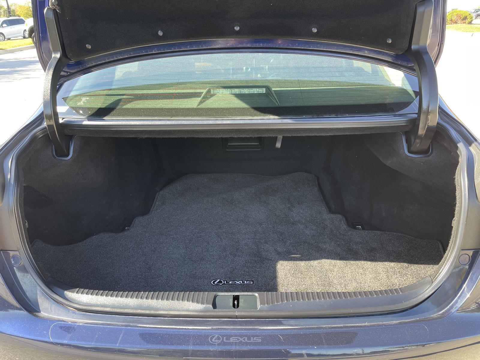 Vehicle photo 32
