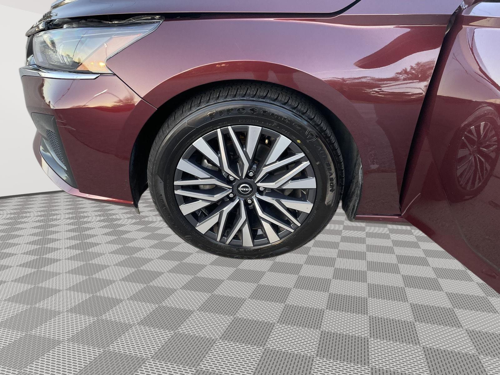 Vehicle photo 7
