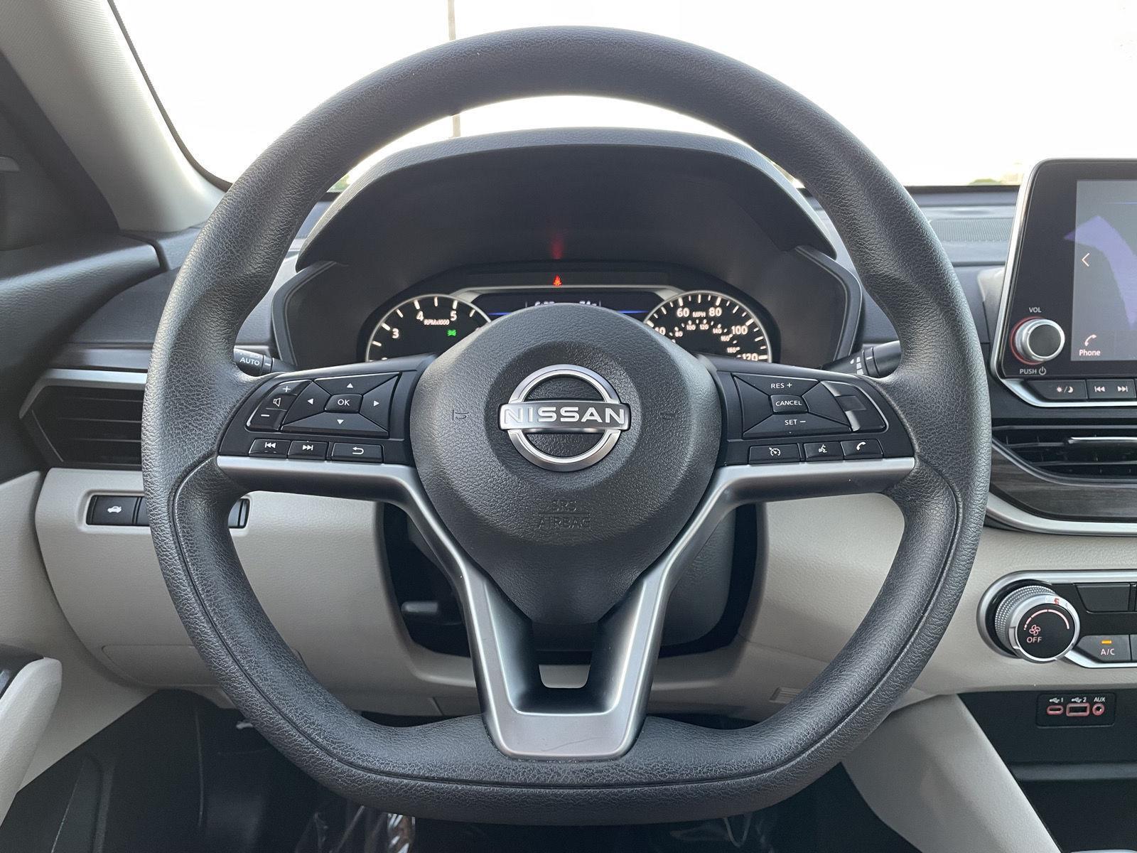Vehicle photo 12