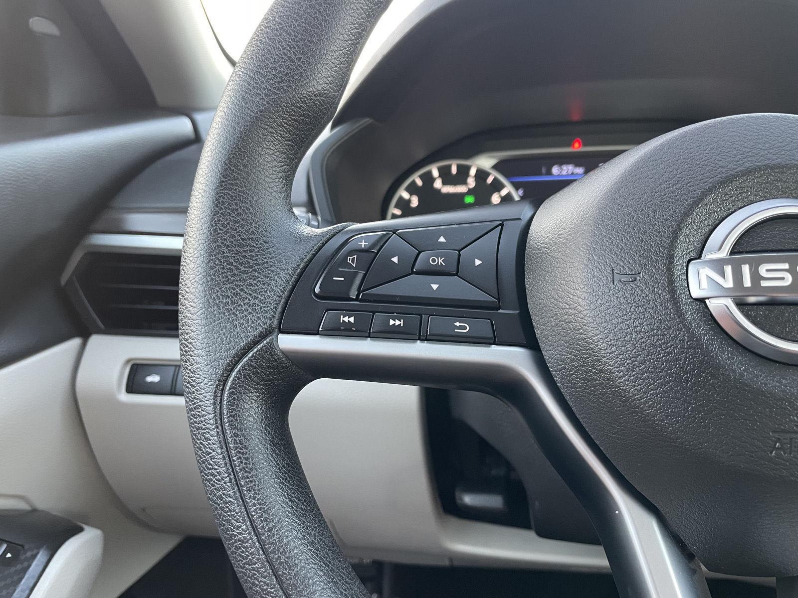 Vehicle photo 10