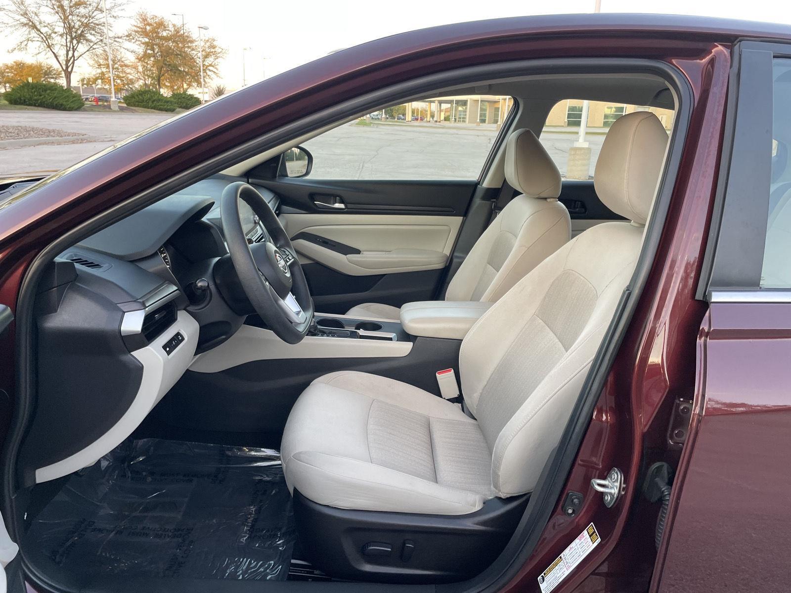 Vehicle photo 17