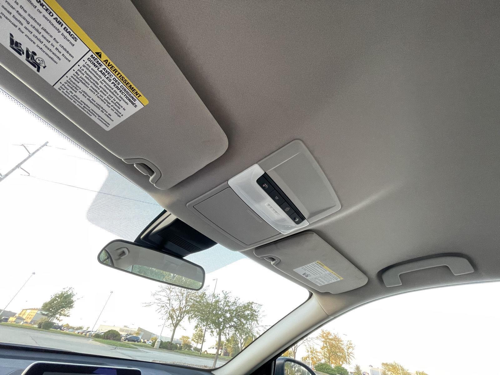Vehicle photo 18