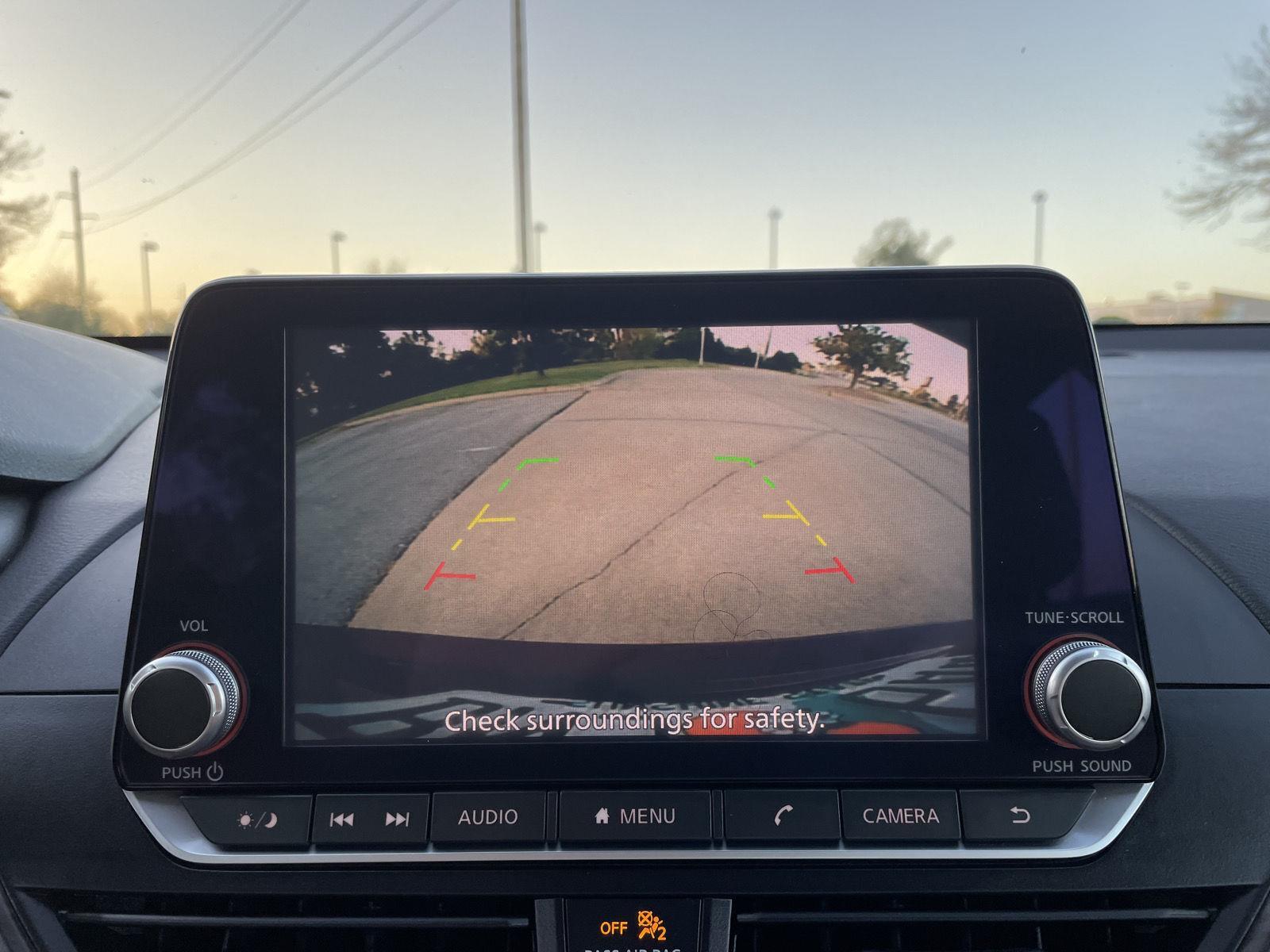 Vehicle photo 23