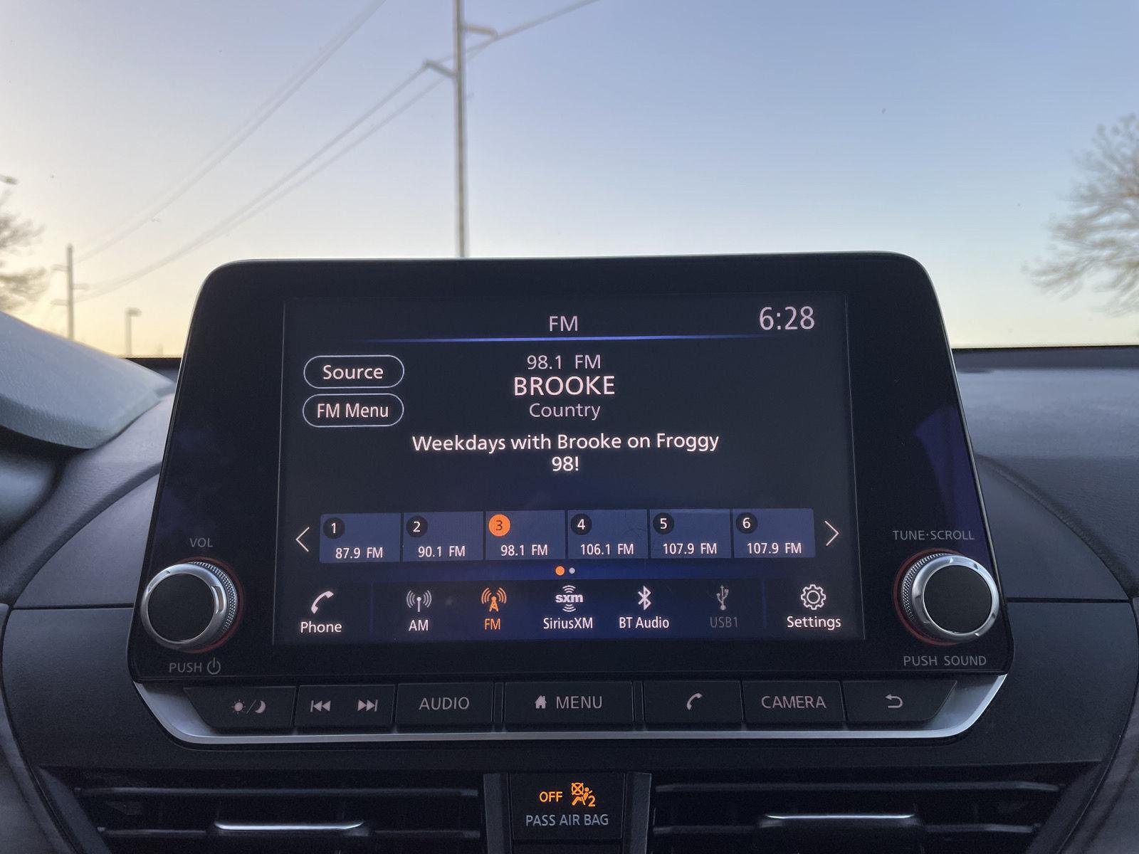 Vehicle photo 25