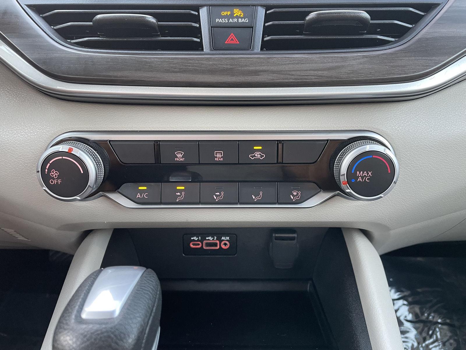 Vehicle photo 23
