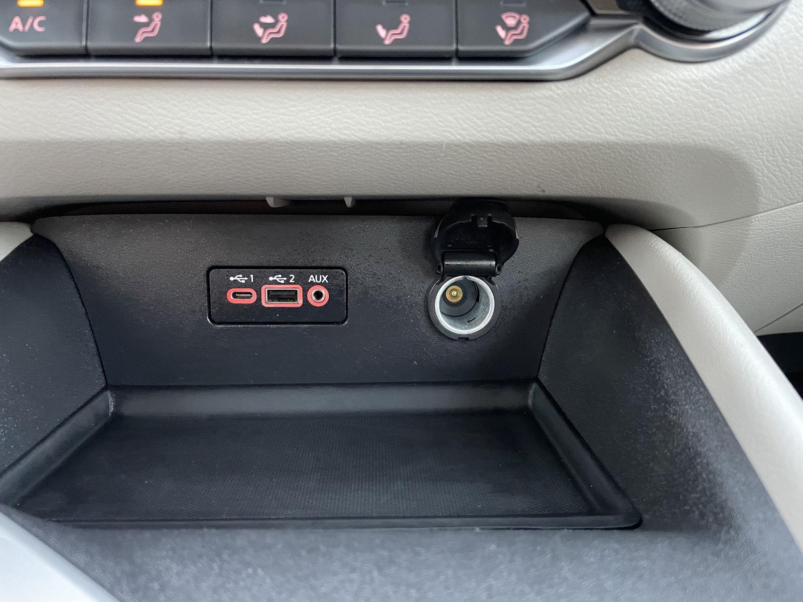 Vehicle photo 27