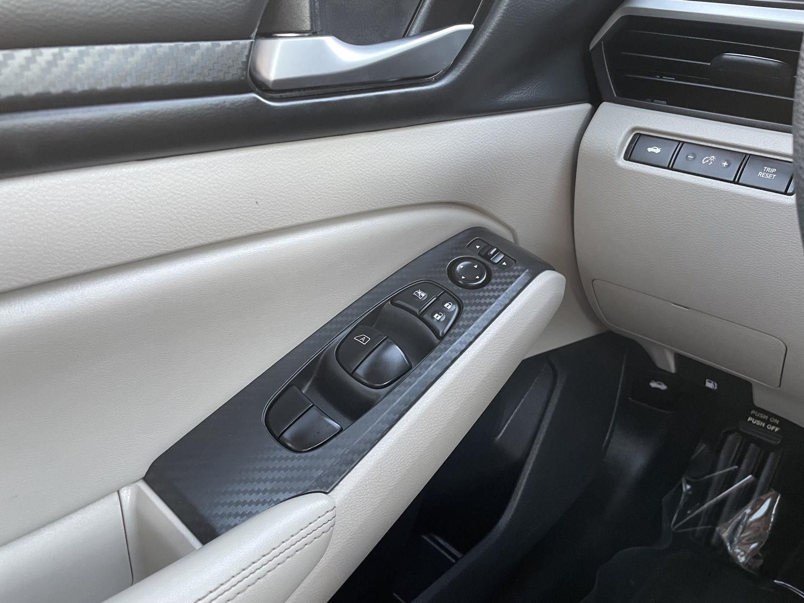 Vehicle photo 25