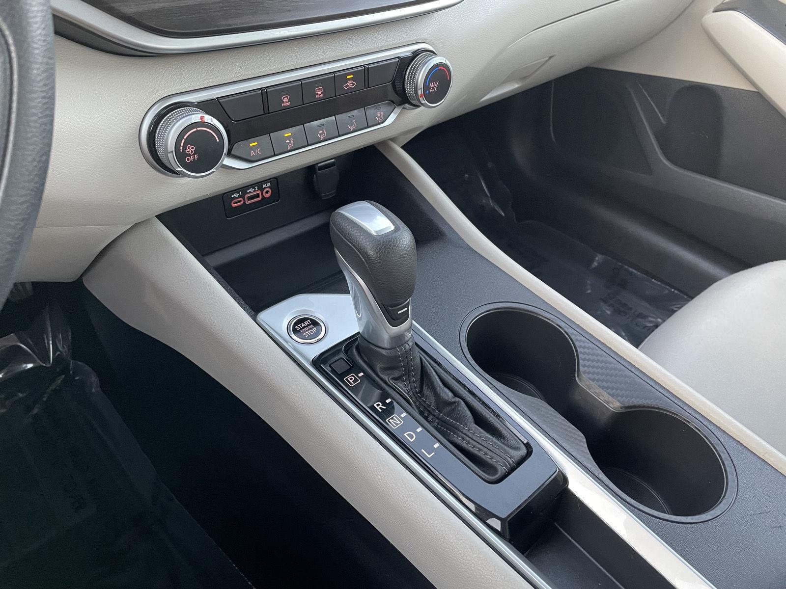 Vehicle photo 26