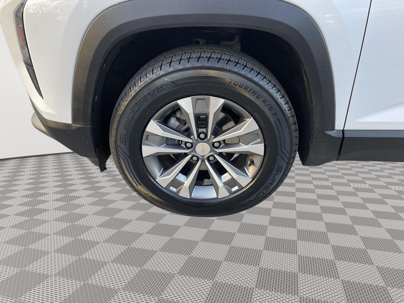 Vehicle photo 10