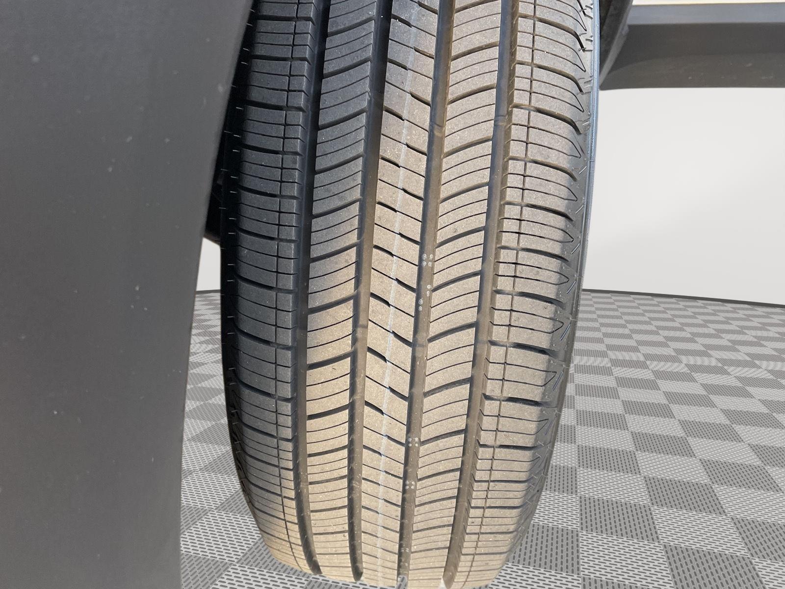 Vehicle photo 11
