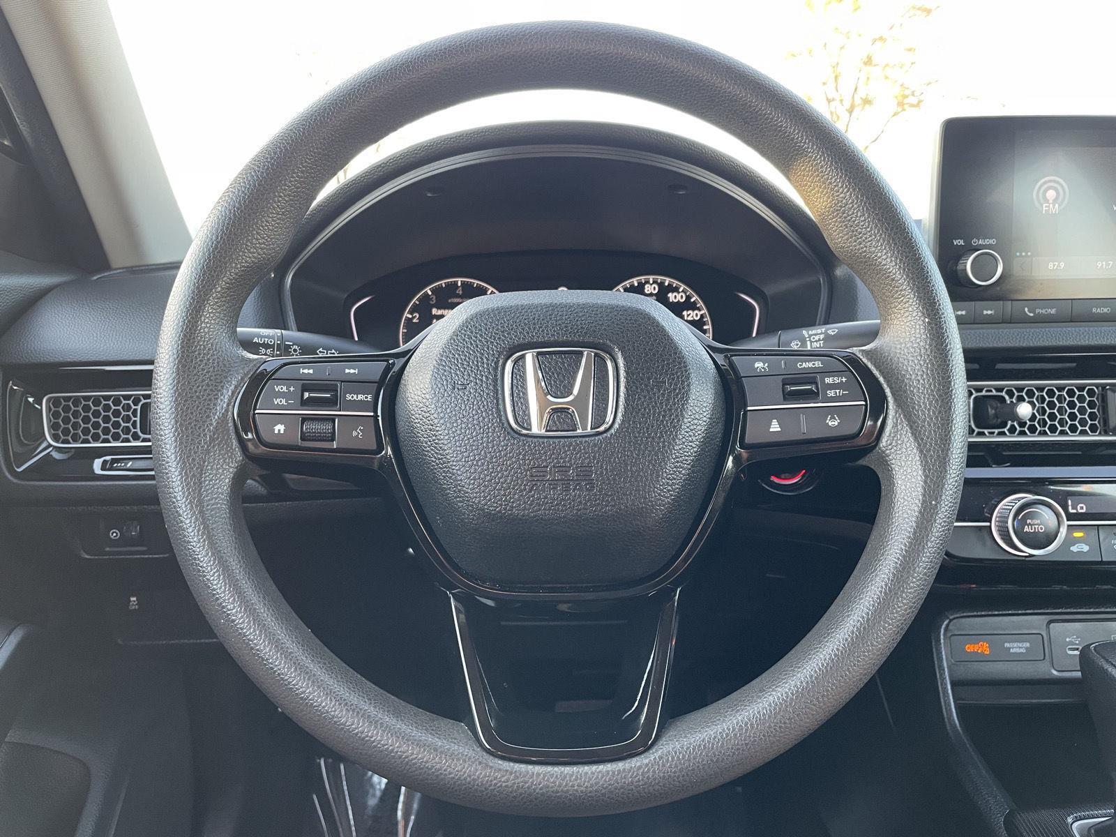 Vehicle photo 9