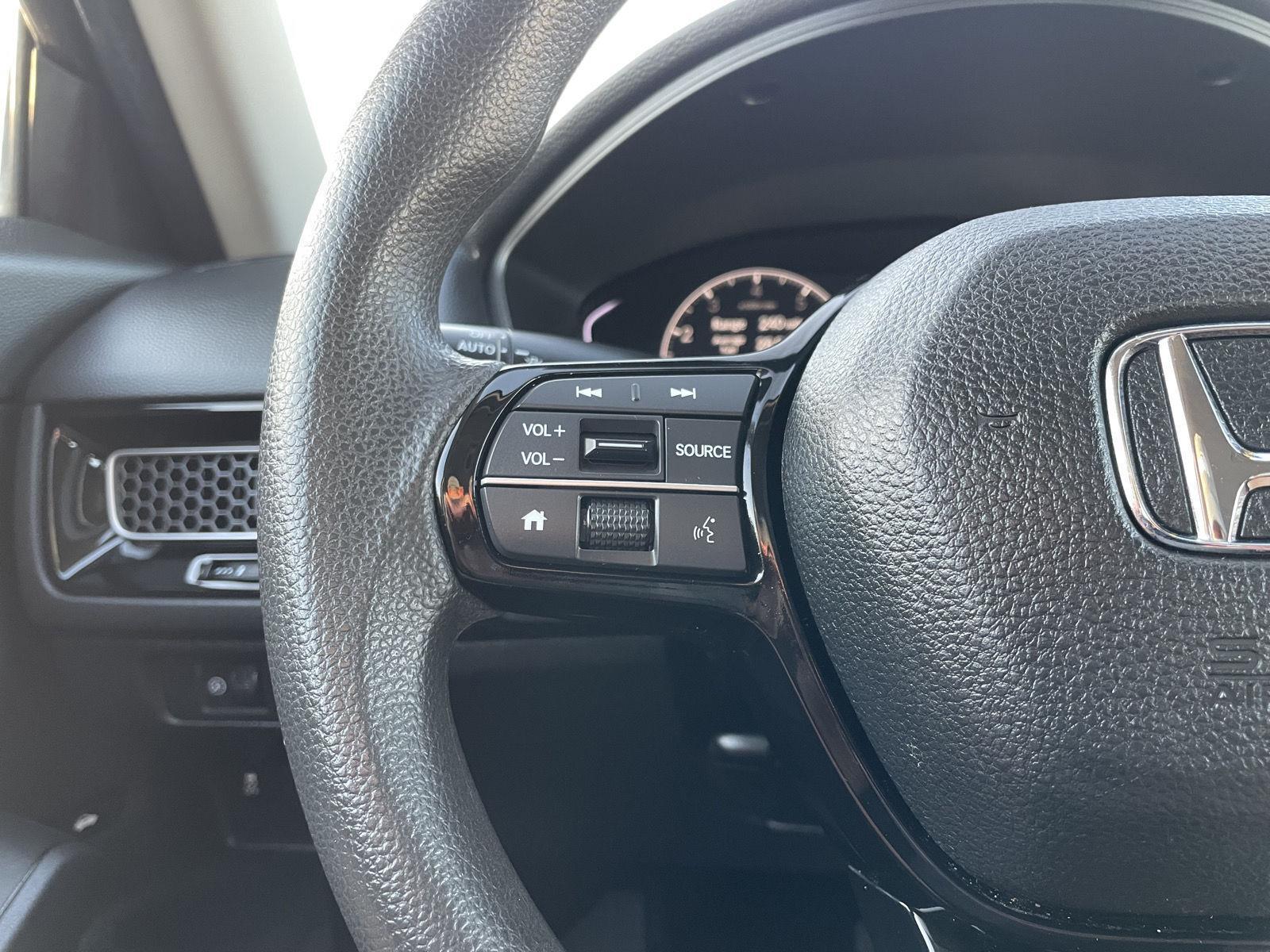 Vehicle photo 10