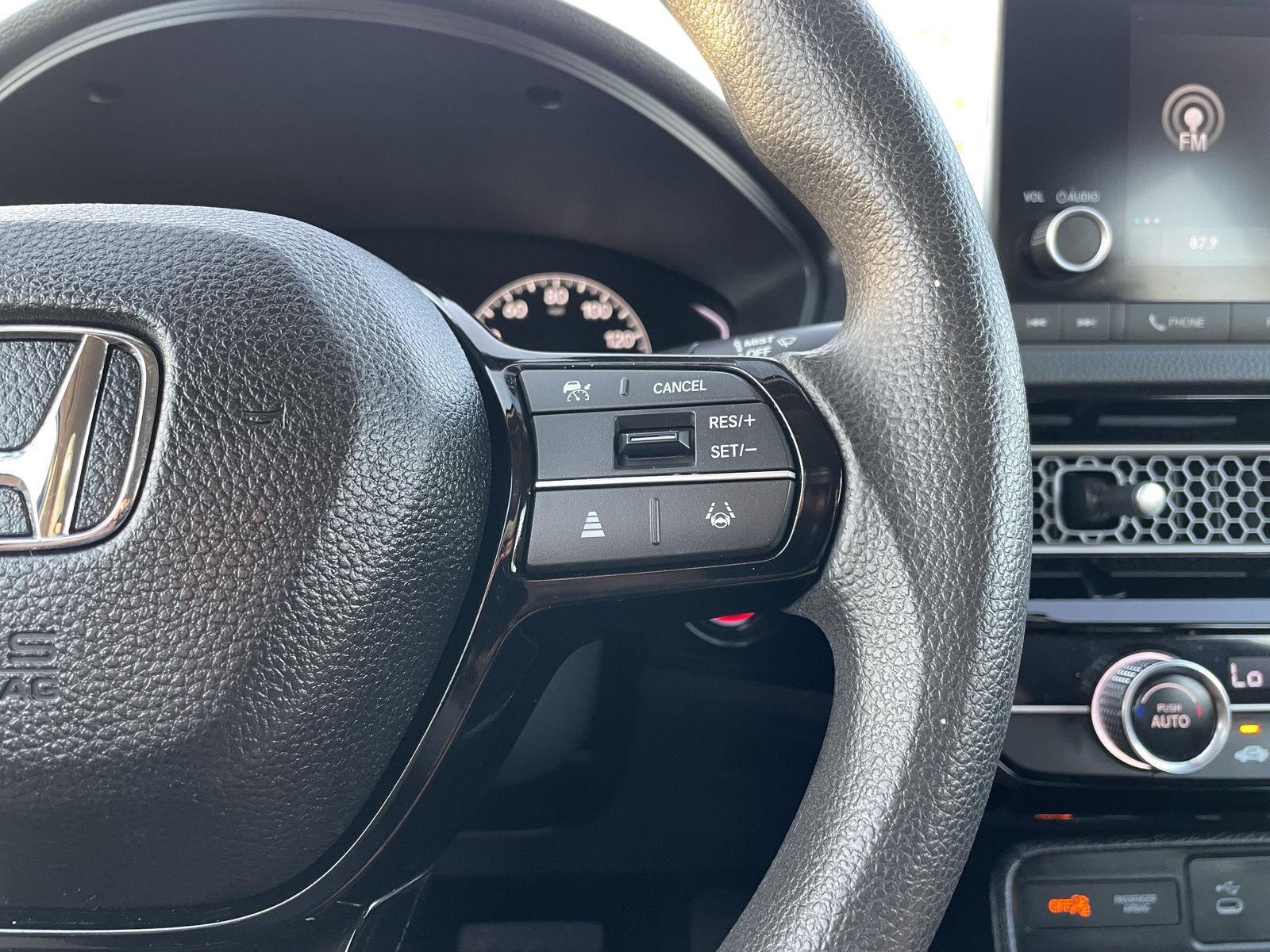 Vehicle photo 11