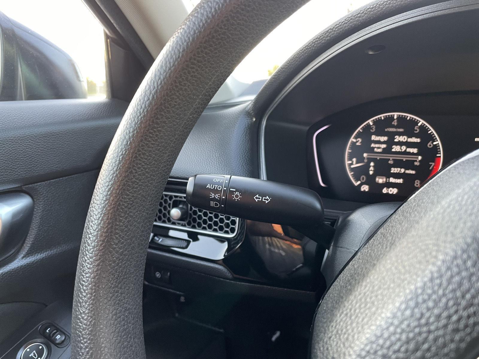 Vehicle photo 13
