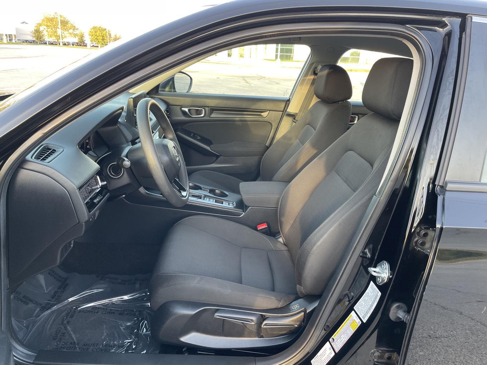 Vehicle photo 14