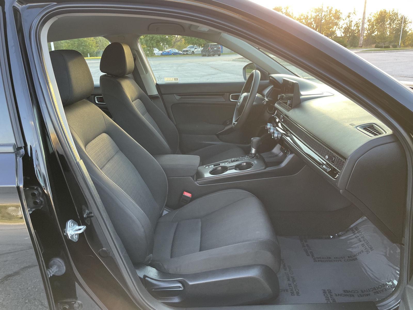 Vehicle photo 16