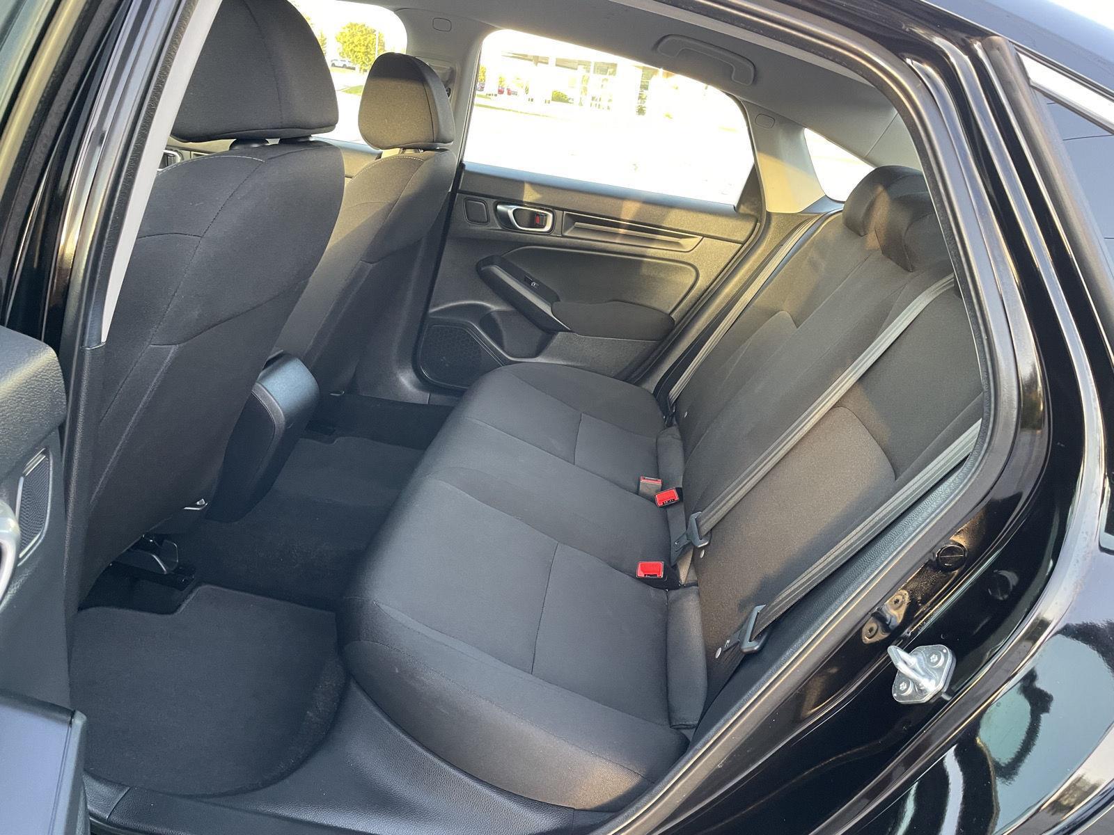 Vehicle photo 17