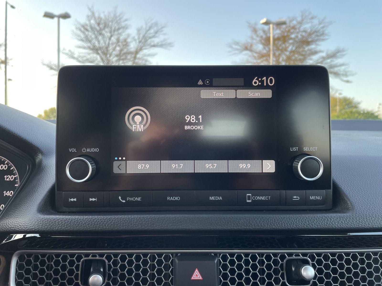 Vehicle photo 22