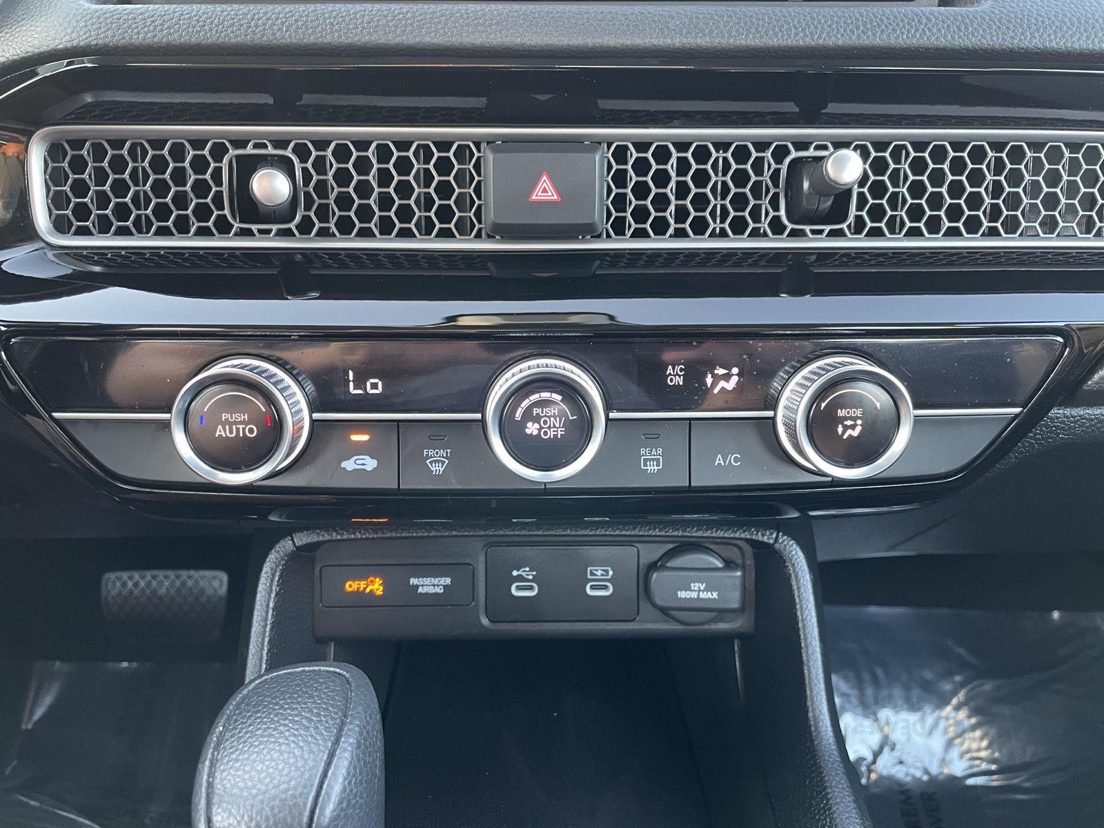 Vehicle photo 23