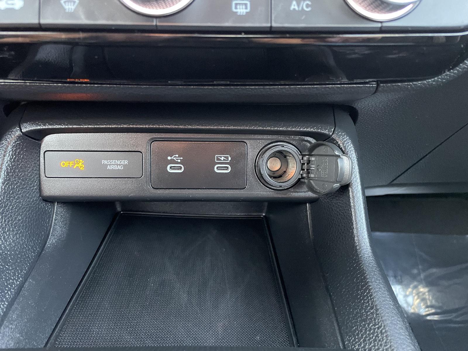 Vehicle photo 24