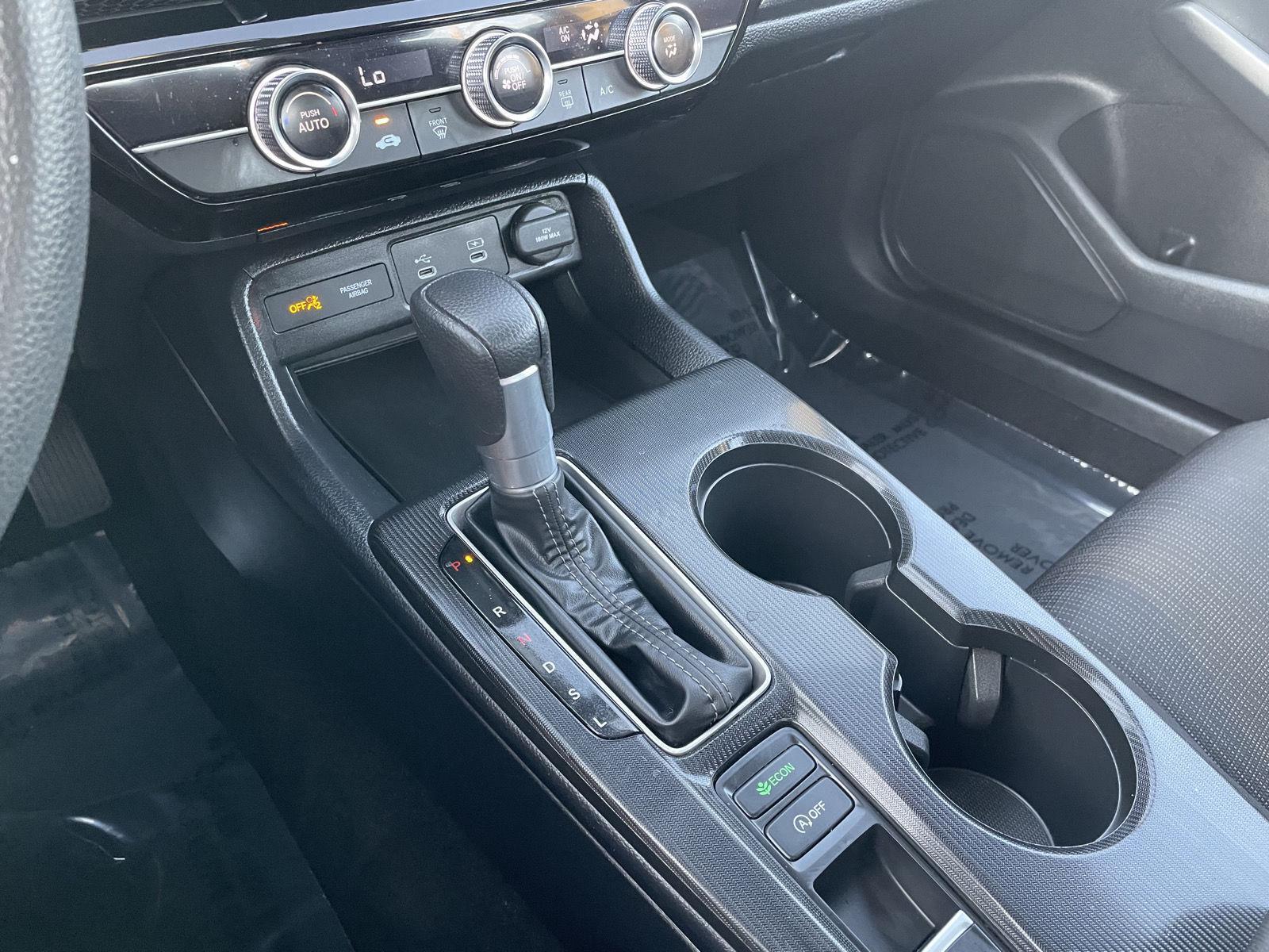 Vehicle photo 26
