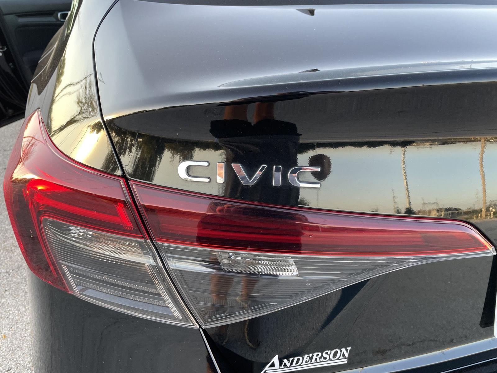 Vehicle photo 32