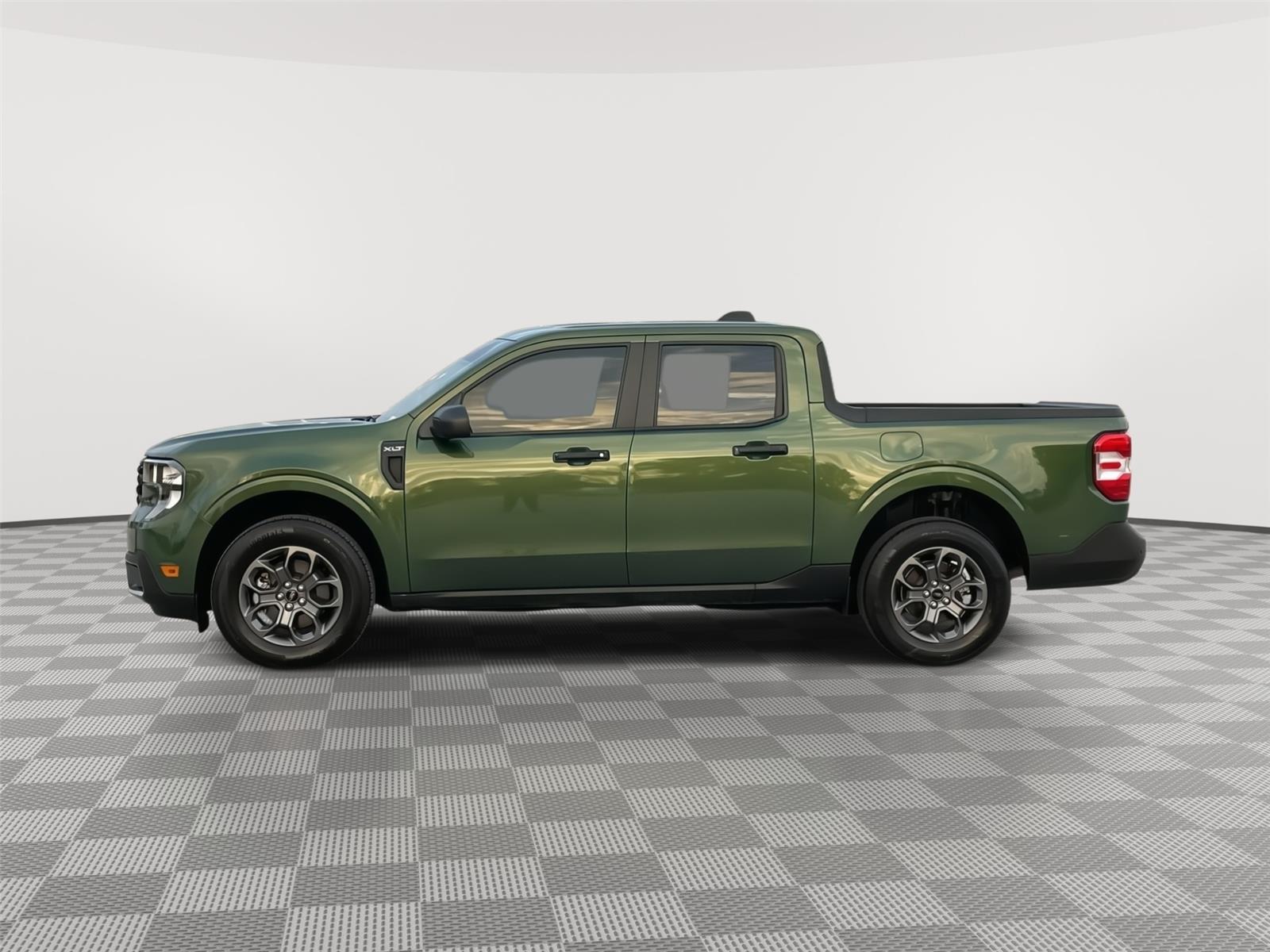 Vehicle photo 2