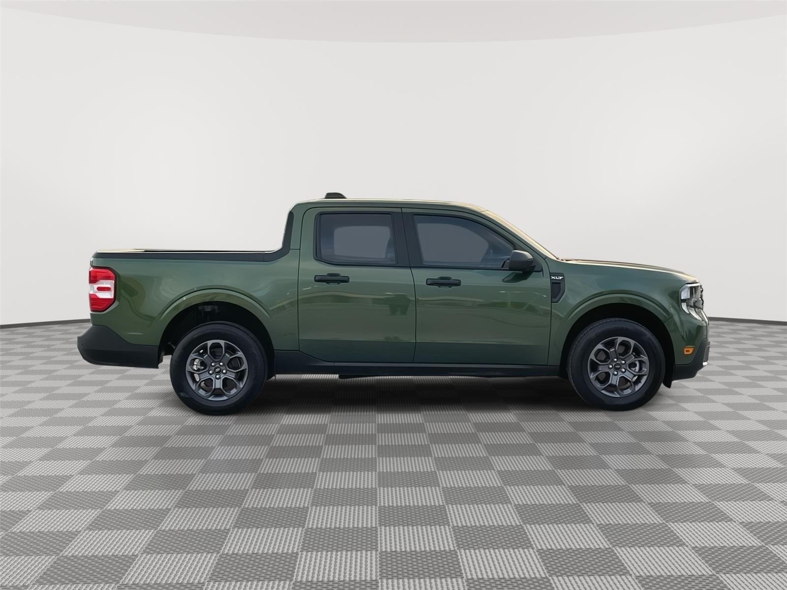 Vehicle photo 6