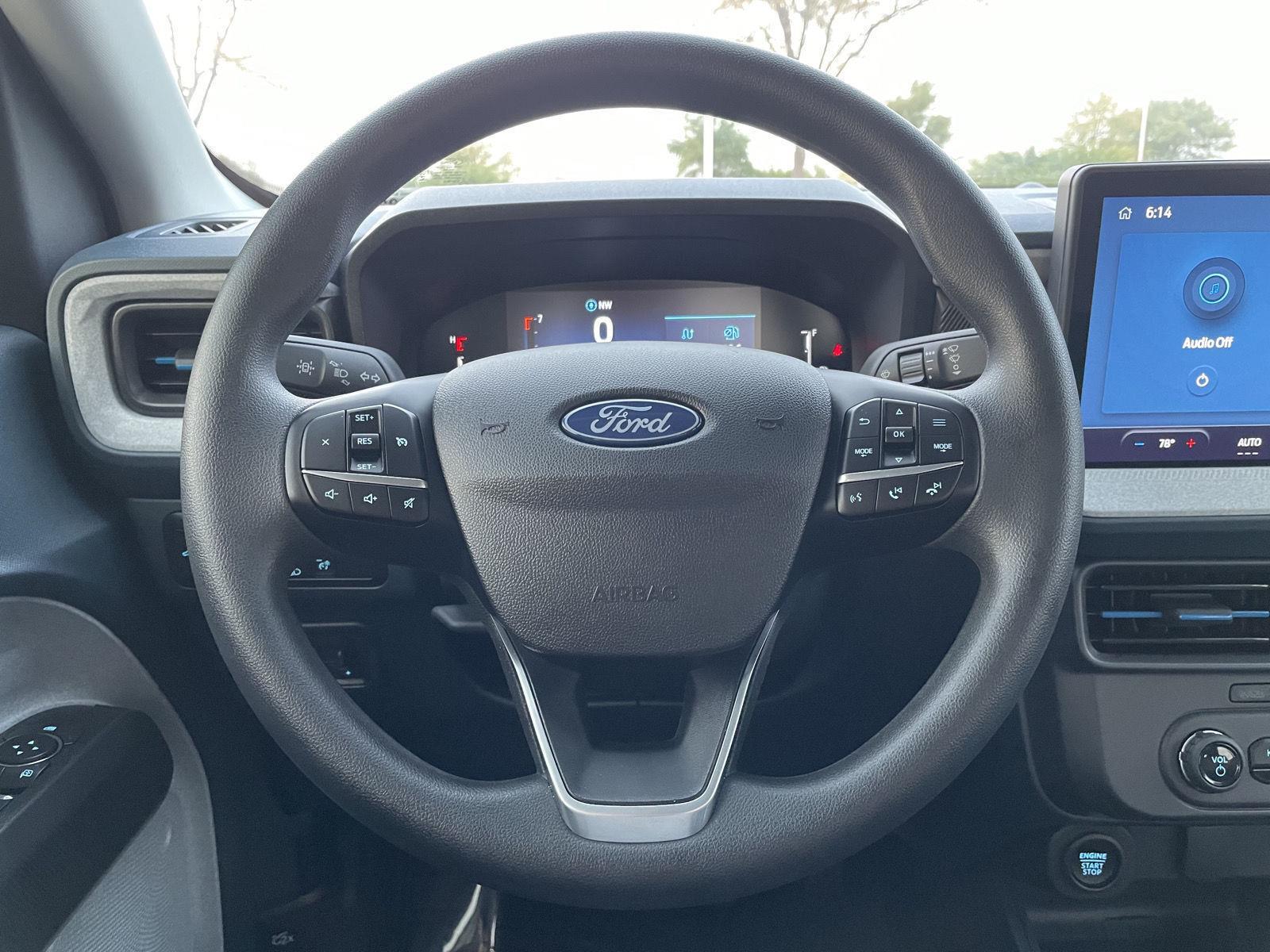 Vehicle photo 12
