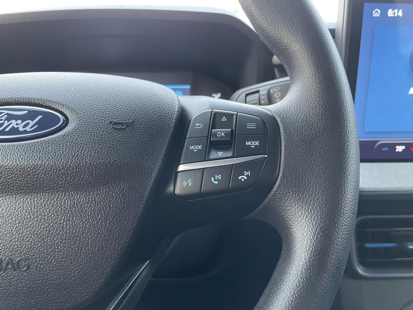 Vehicle photo 14