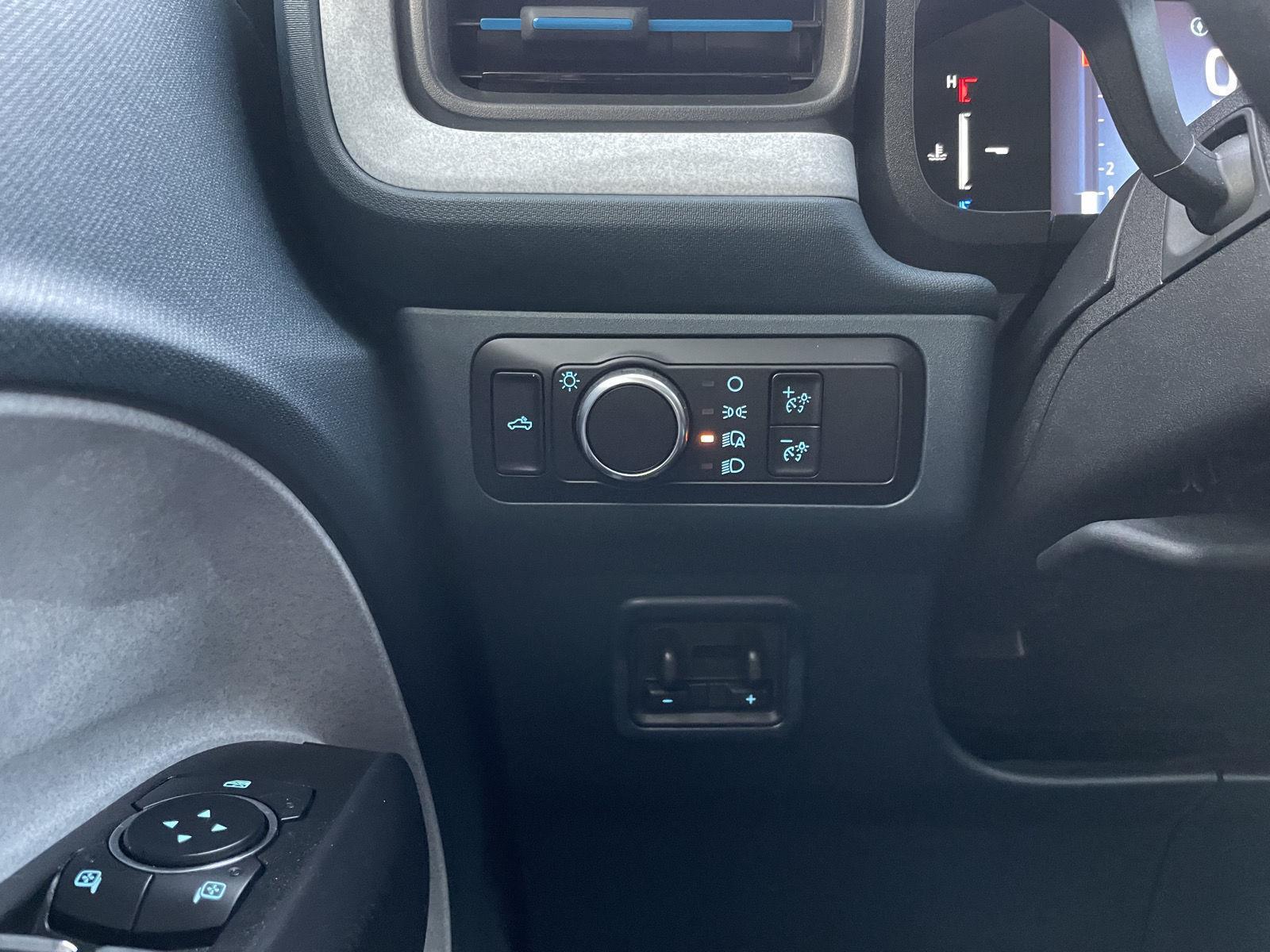 Vehicle photo 16