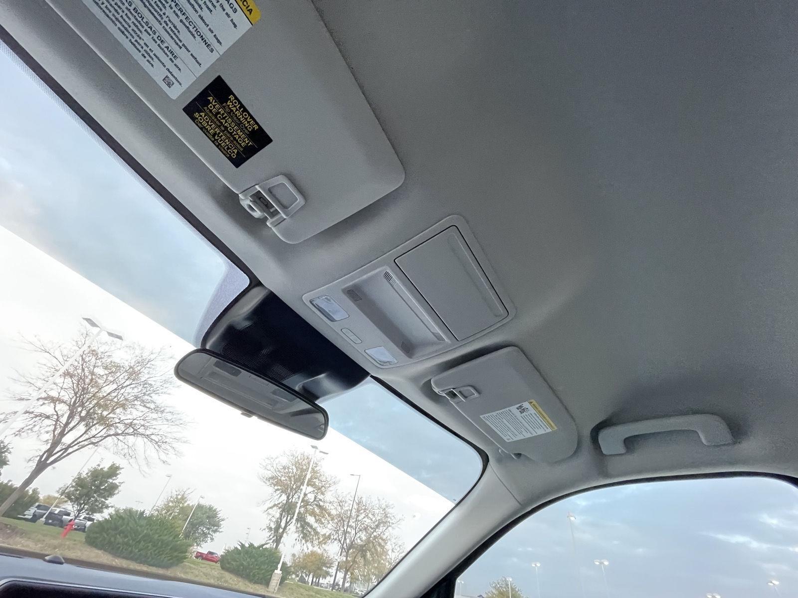 Vehicle photo 21