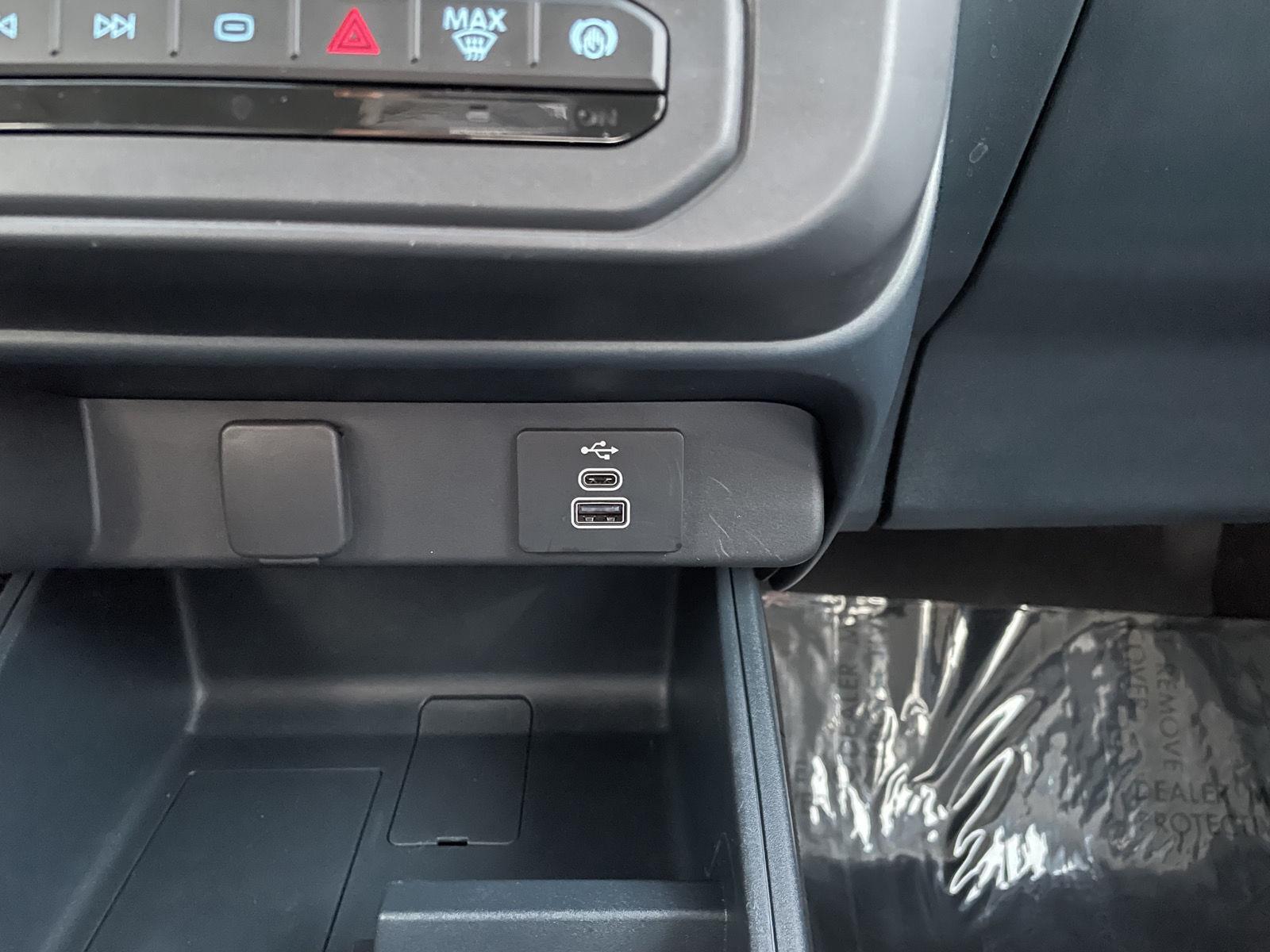 Vehicle photo 27