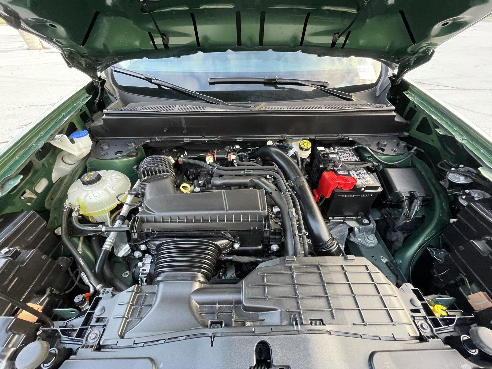 Vehicle photo 33