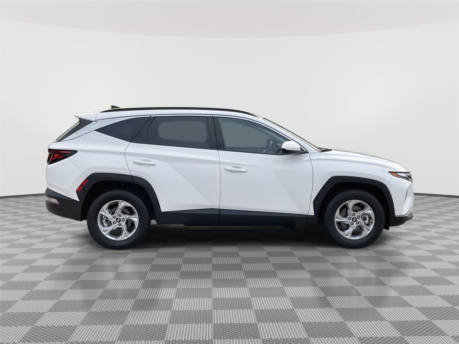 Vehicle photo 6
