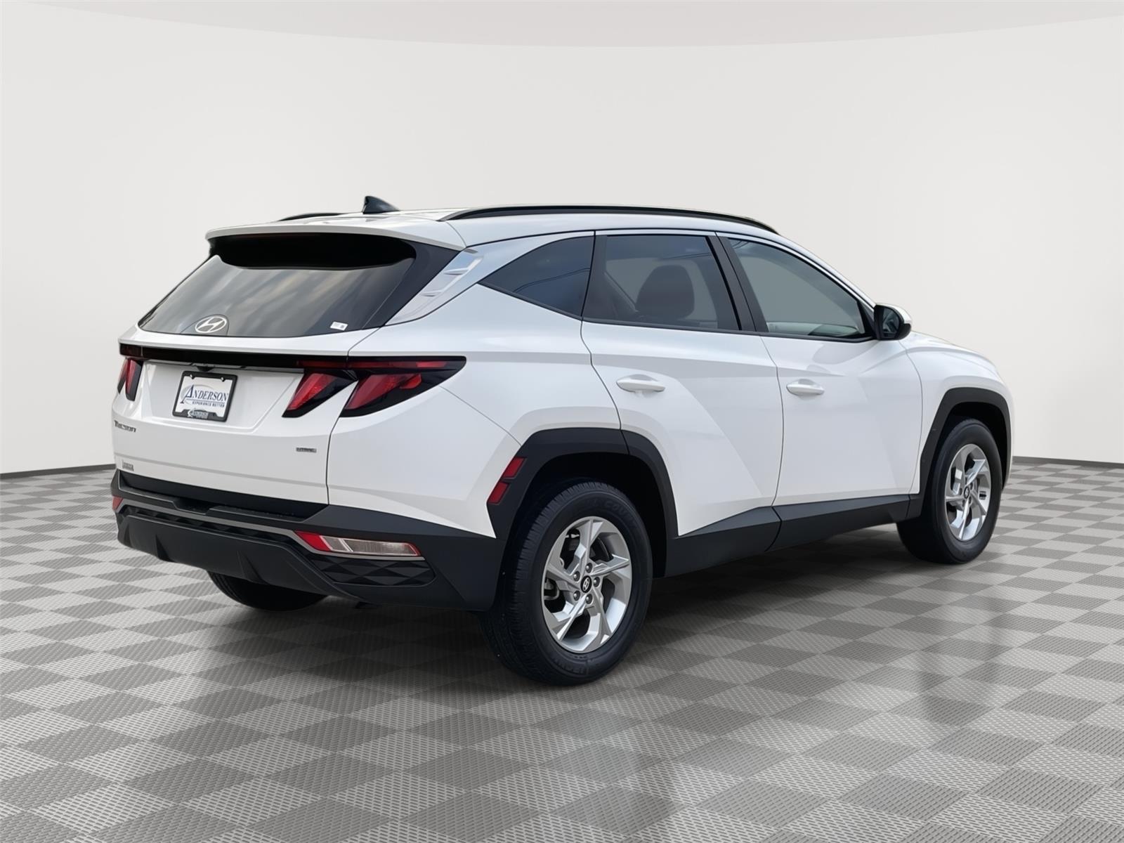 Vehicle photo 7