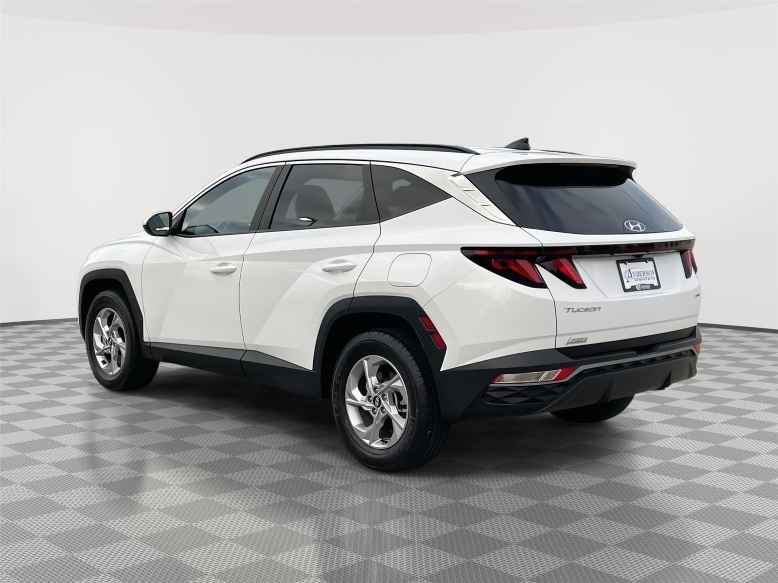 Vehicle photo 9