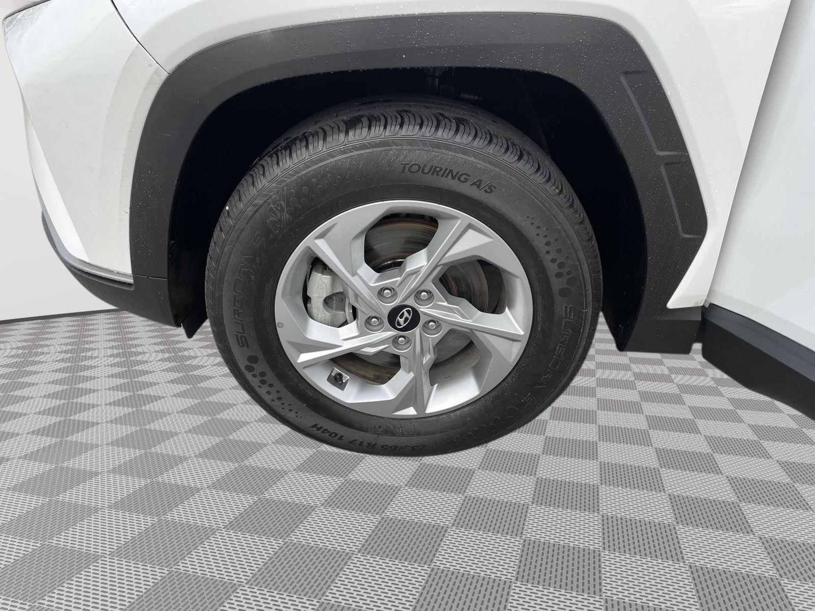 Vehicle photo 10