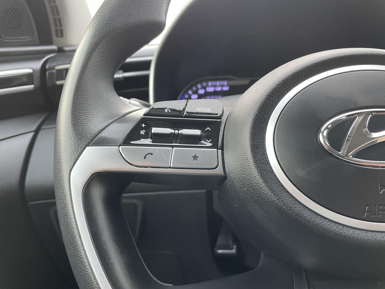 Vehicle photo 12