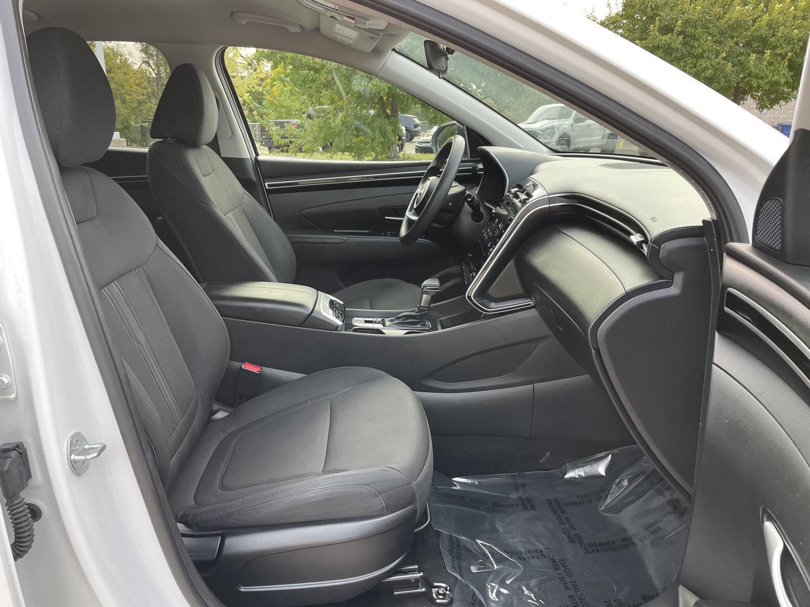 Vehicle photo 17