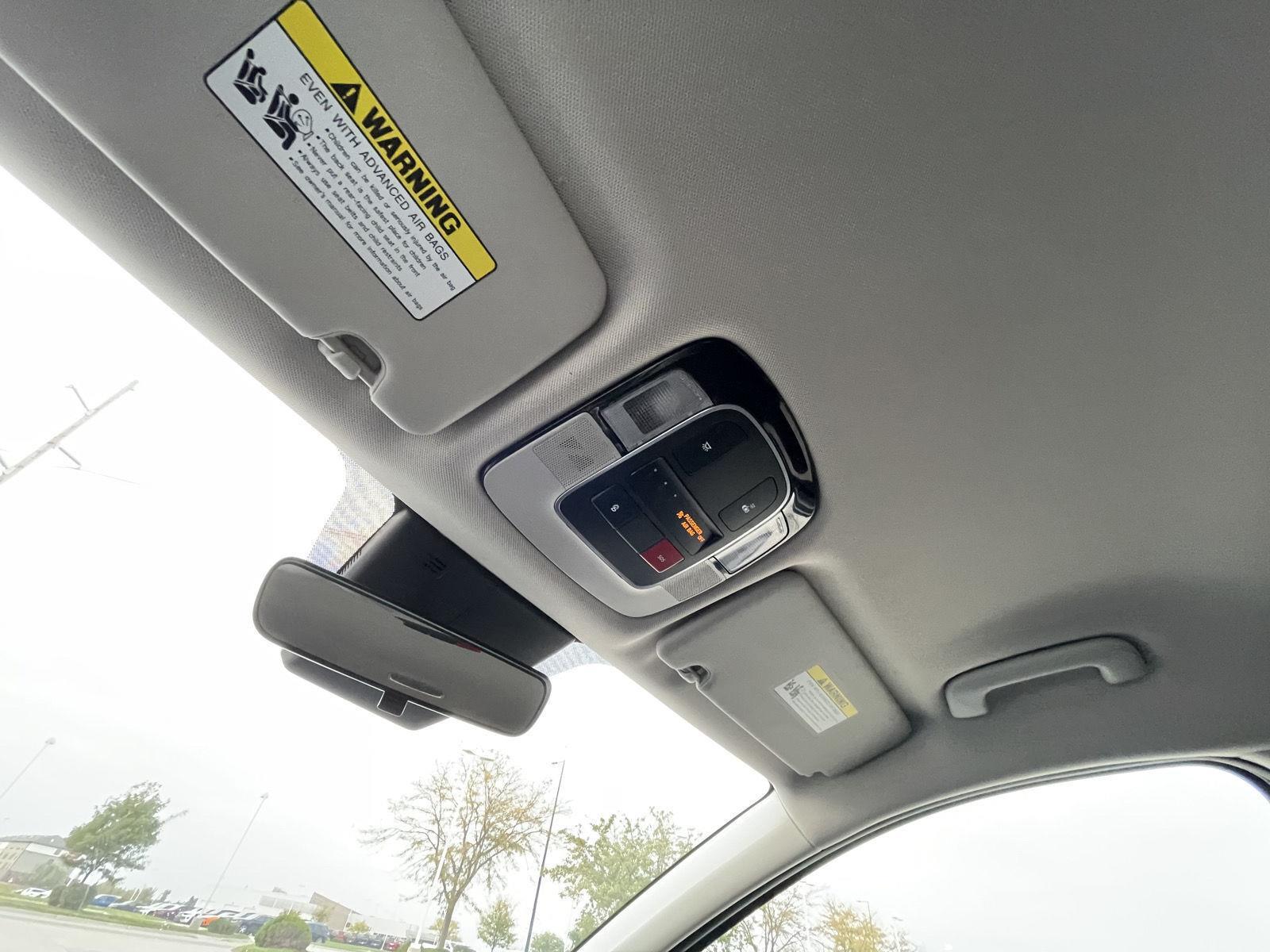 Vehicle photo 19